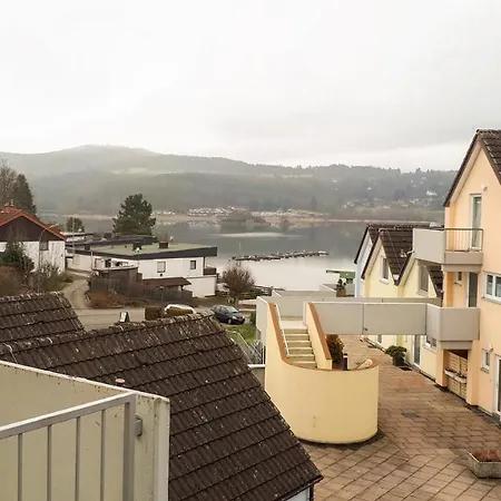 Auf Halbinsel In Direkter Ufernaehe *