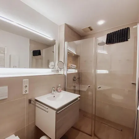 Auf Halbinsel In Direkter Ufernaehe Appartement