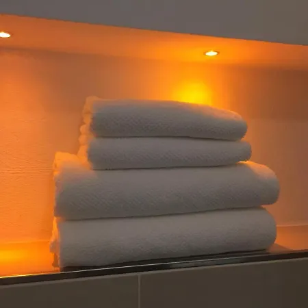 Auf Halbinsel In Direkter Ufernaehe