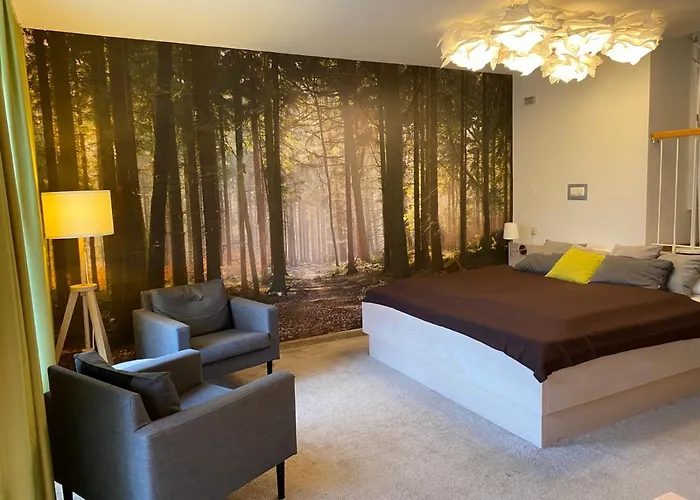 Auf Halbinsel In Direkter Ufernaehe *