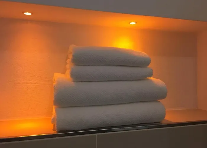 Auf Halbinsel In Direkter Ufernaehe