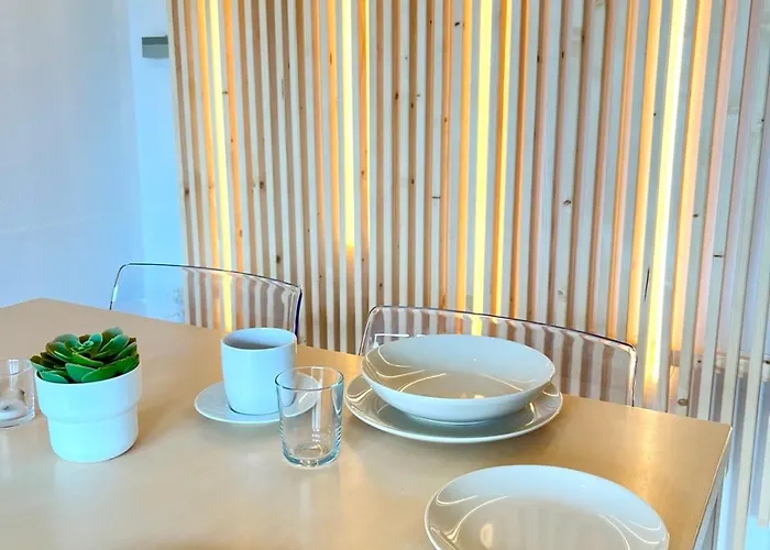 Auf Halbinsel In Direkter Ufernaehe *