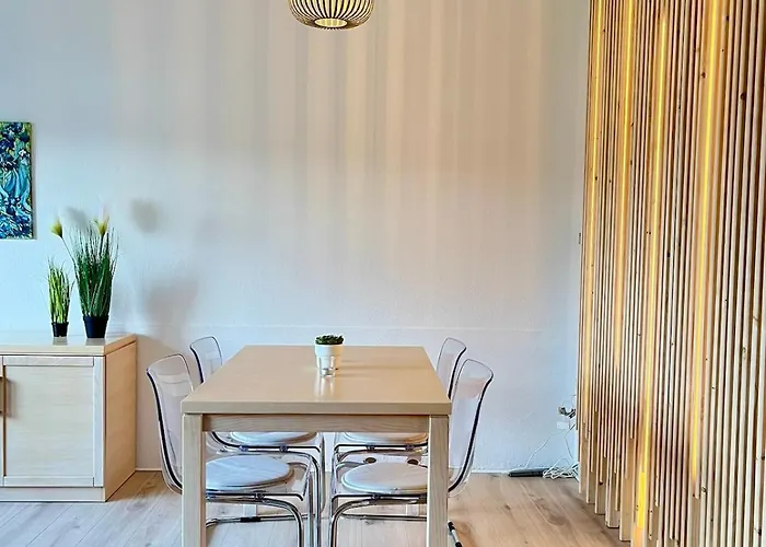 Auf Halbinsel In Direkter Ufernaehe *